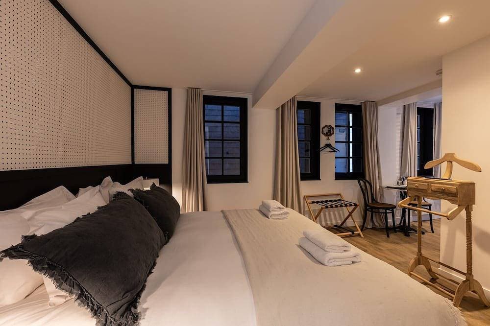 Foto 7 von 27: Passocean 1 - Suite in the Heart of Honfleur - Kingsize Bed - Airco
