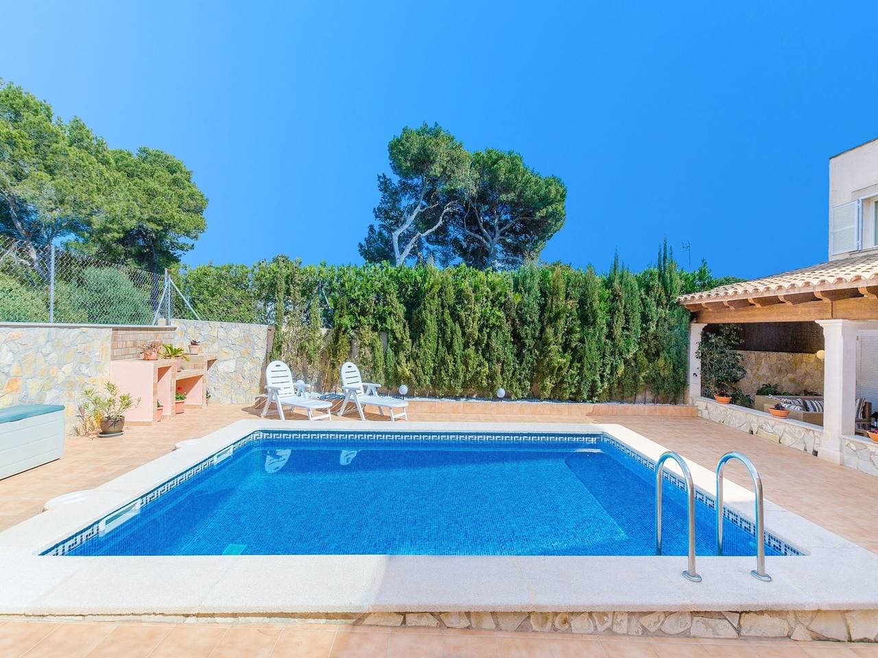 Foto 11 von 44: Villa für 8 Personen mit Pool