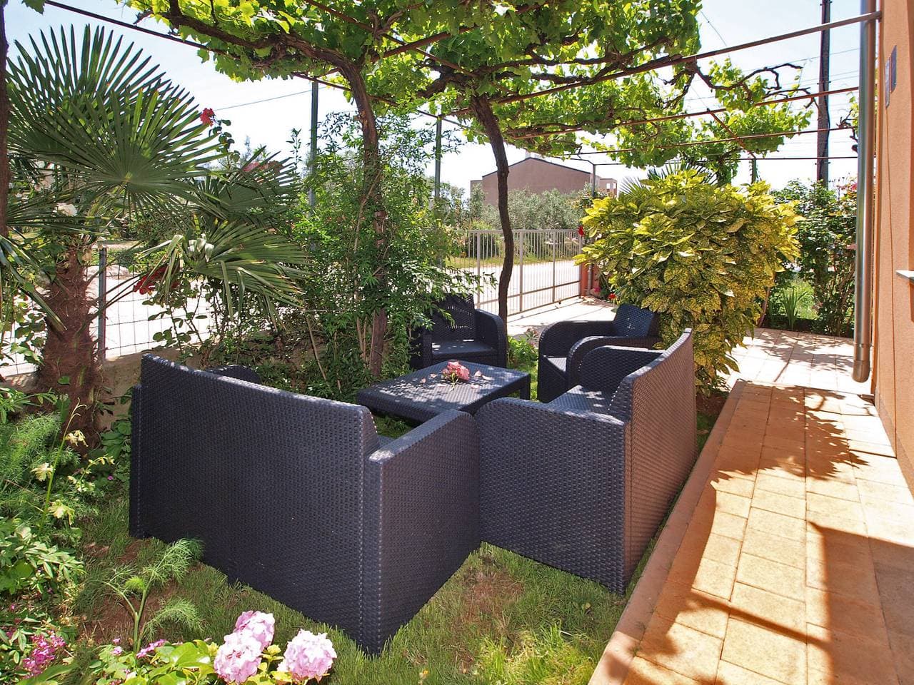 Foto 8 von 42: Ferienwohnung für 4 Personen mit Terrasse