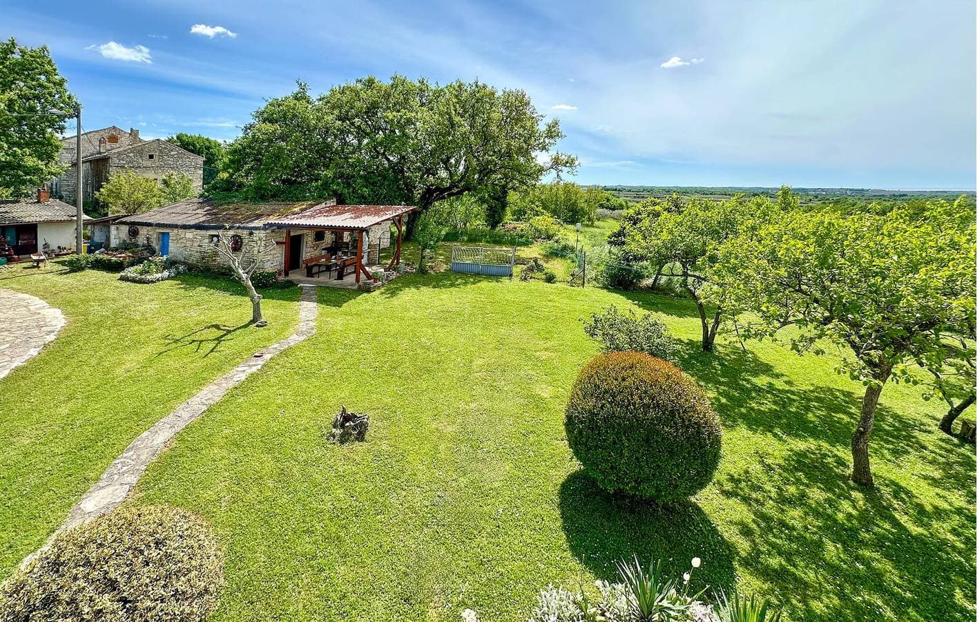 Foto 6 von 31: Gemütliche Ferienwohnung mit Pool, Terrasse und WLAN – 2,5 km vom Strand Sirena entfernt
