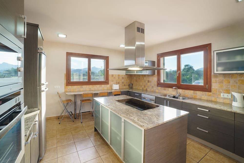 Foto 13 von 24: Schöne Villa, neu gebaut, mit Steinmauern und natürlicher Umgebung