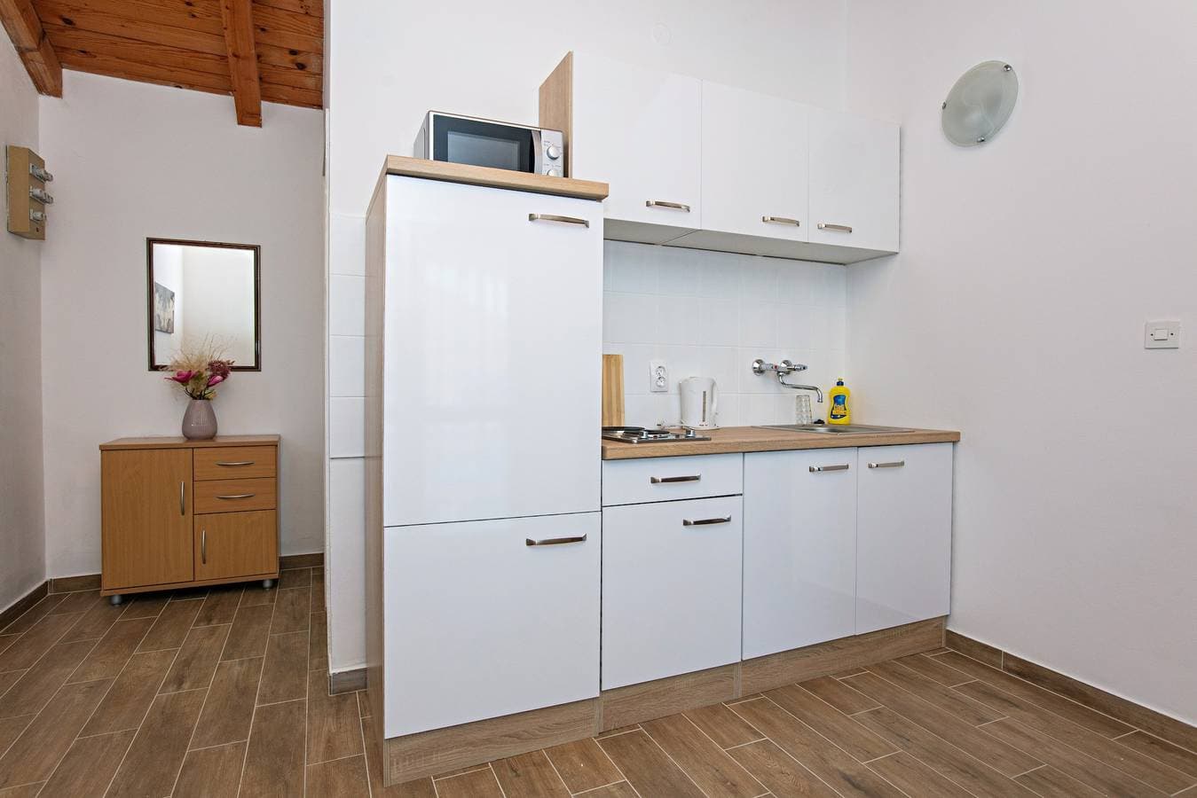 Foto 12 von 21: 1-Zimmer-Ferienwohnung mit Balkon und Meerblick Tisno (Murter) A-815-d