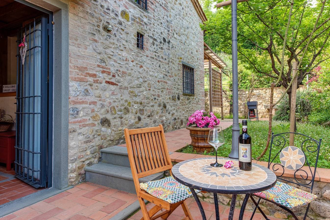 Foto 2 von 28: Ferienhaus 'Sweet Vallet' mit Gemeinschaftspool, privater Terrasse und WLAN