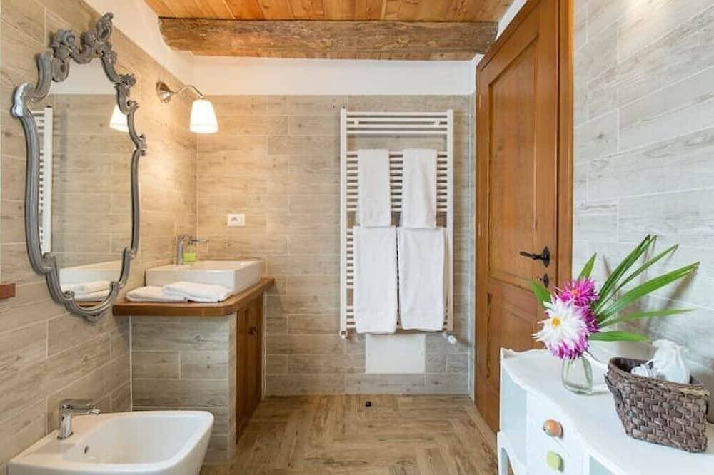 Foto 9 von 30: Gardener cottage of Villa Anelli · Ground Floor