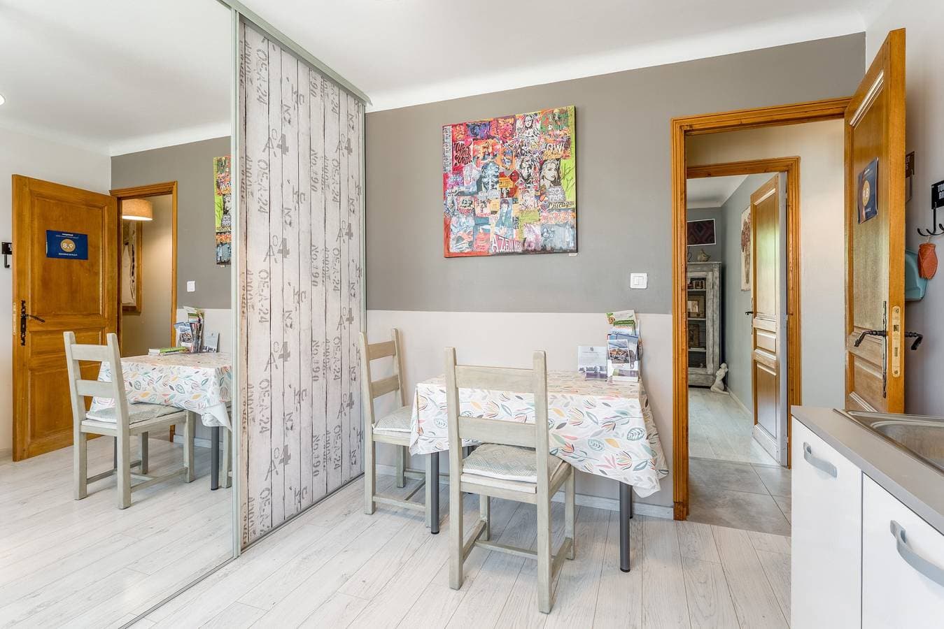 Foto 12 von 25: Bed & Breakfast 'Fleur De Garance' mit Gemeinschaftspool, privater Terrasse und WLAN