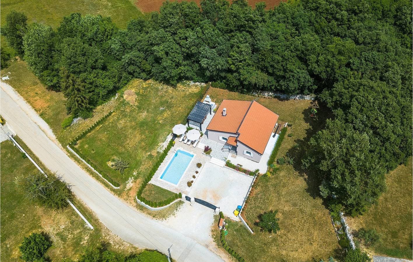 Foto 6 von 48: Geräumige 2-Zimmer-Wohnung mit Pool und WLAN, 800 m vom Zentrum von Jakovici entfernt
