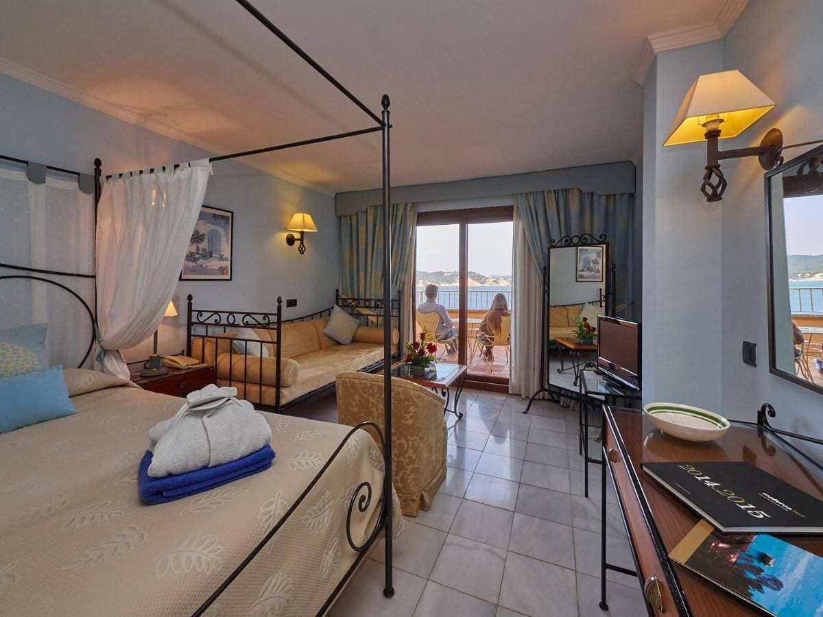 Foto 2 von 9: Queen Suite with Sea View (2 Adults + 2 Children)
