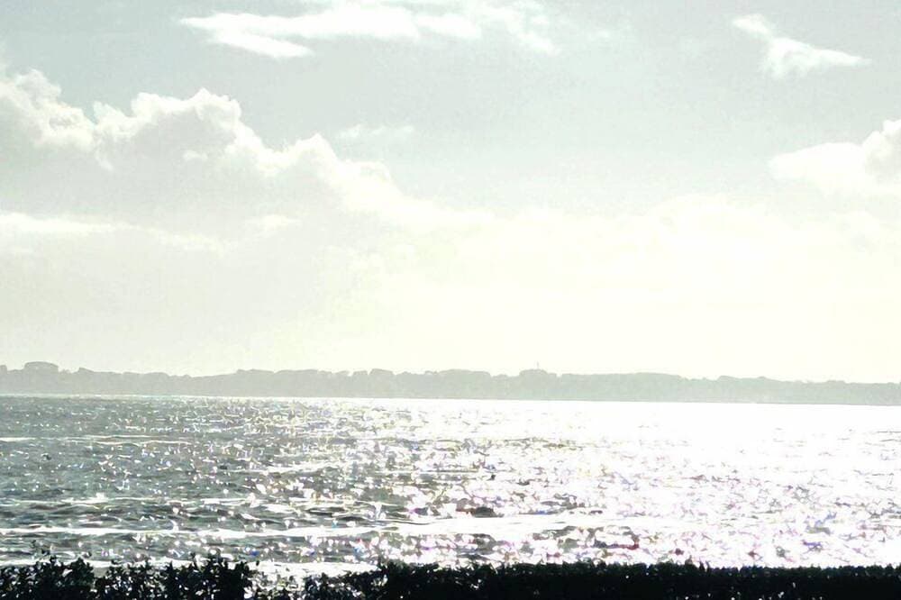 Foto 13 von 15: Cozy apartment for 4 people with Wi-Fi, beautiful sea view, Lomener beach 30 m away