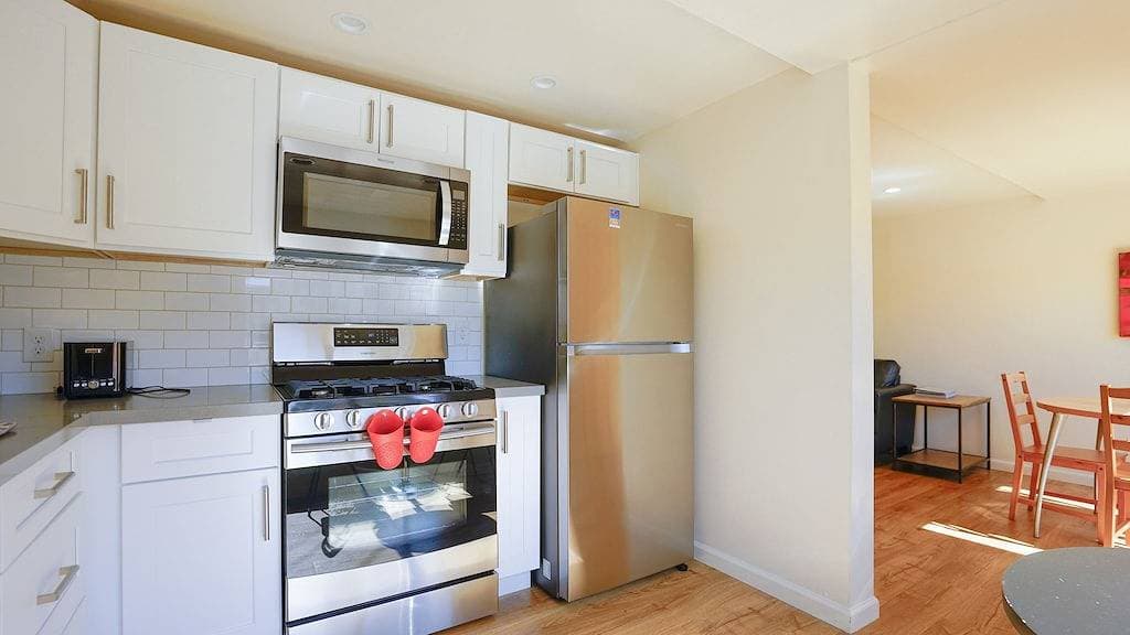 ★ Neu und modern | Gehe überall hin Parken | Ace Ort ★ 2Bd 1