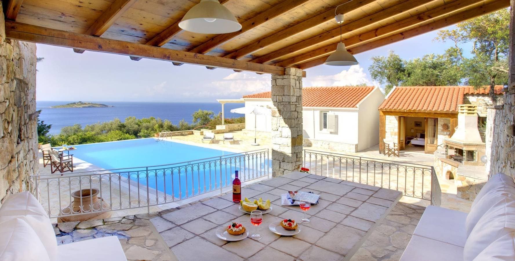 Foto 4 von 32: Beautiful Family Villa with Sea Views & Shaded Terraces near Beach