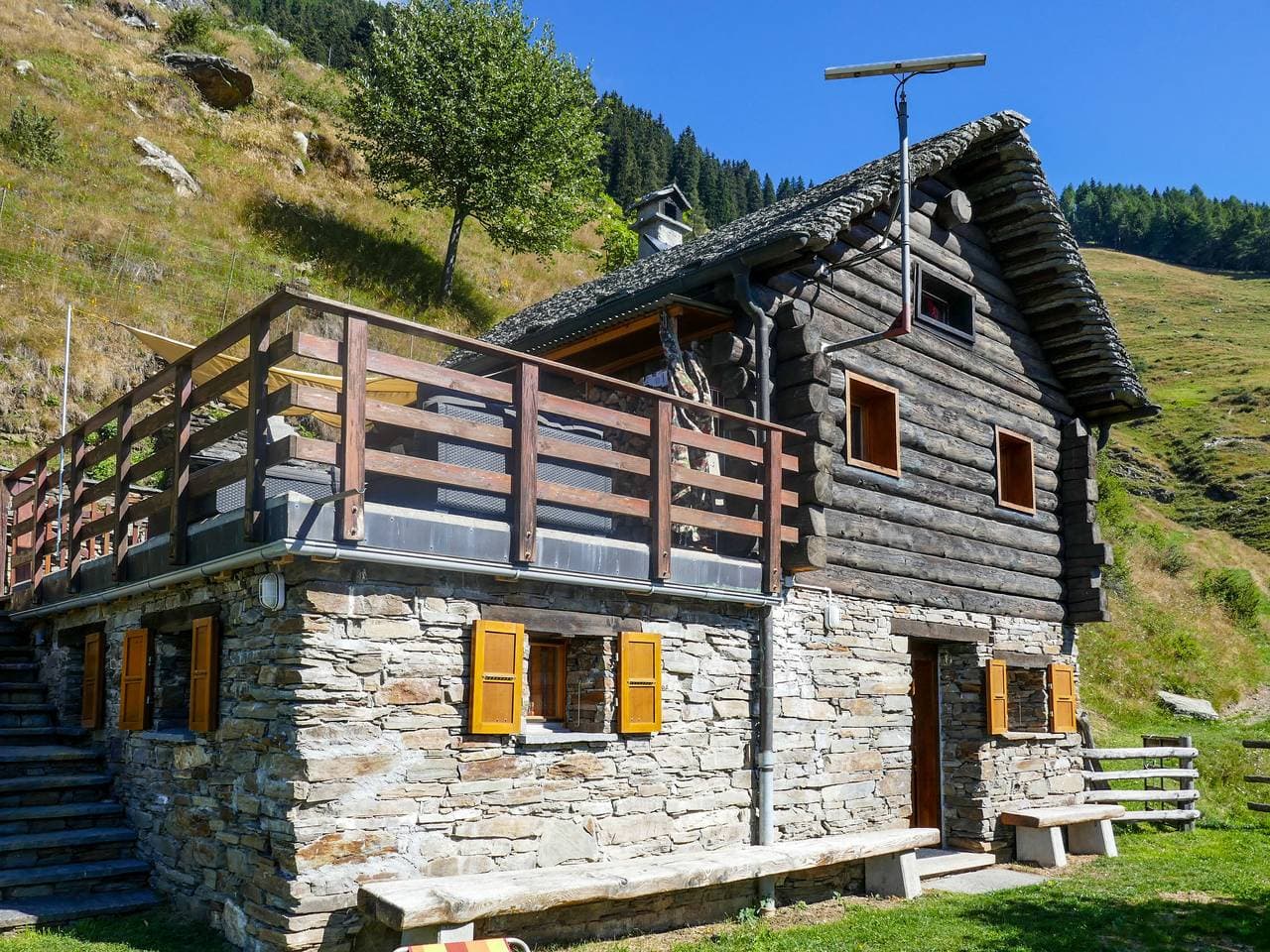 Rustikales, freistehendes Einfamilienhaus Rustico Catcüc 1