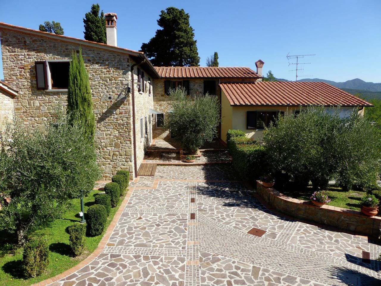 Ferienhaus in Montecarelli mit Pool 1