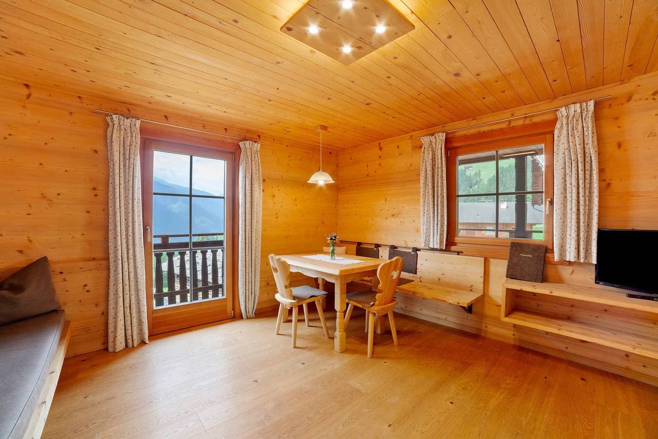 Foto 3 von 32: Apartment 'Sunnseitn' mit Bergblick, privater Terrasse und WLAN