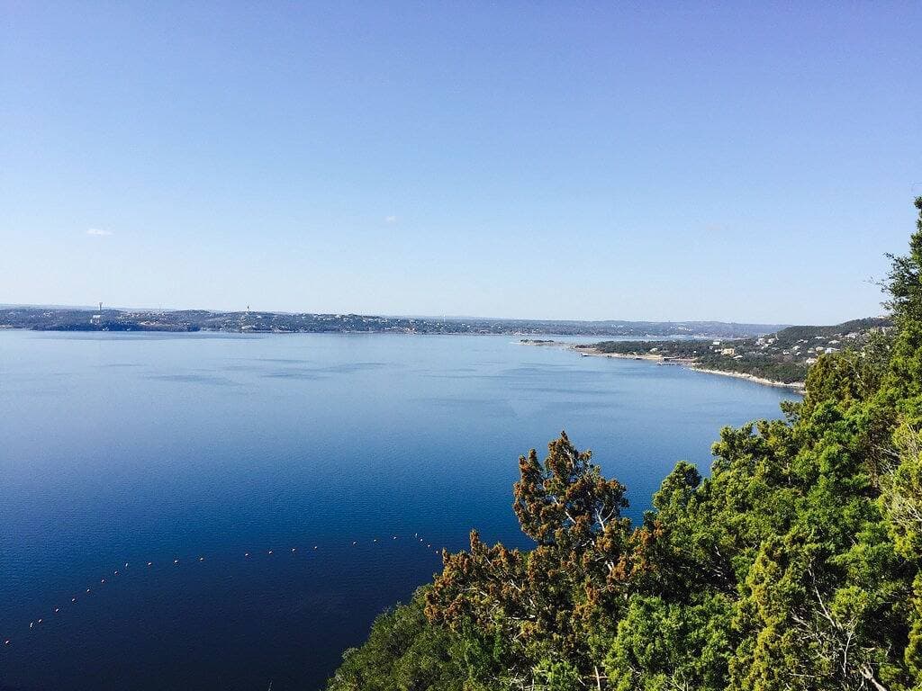 Foto 9 von 12: Romantisches Schloss / winehouse ~ Hoch über Lake Travis!
