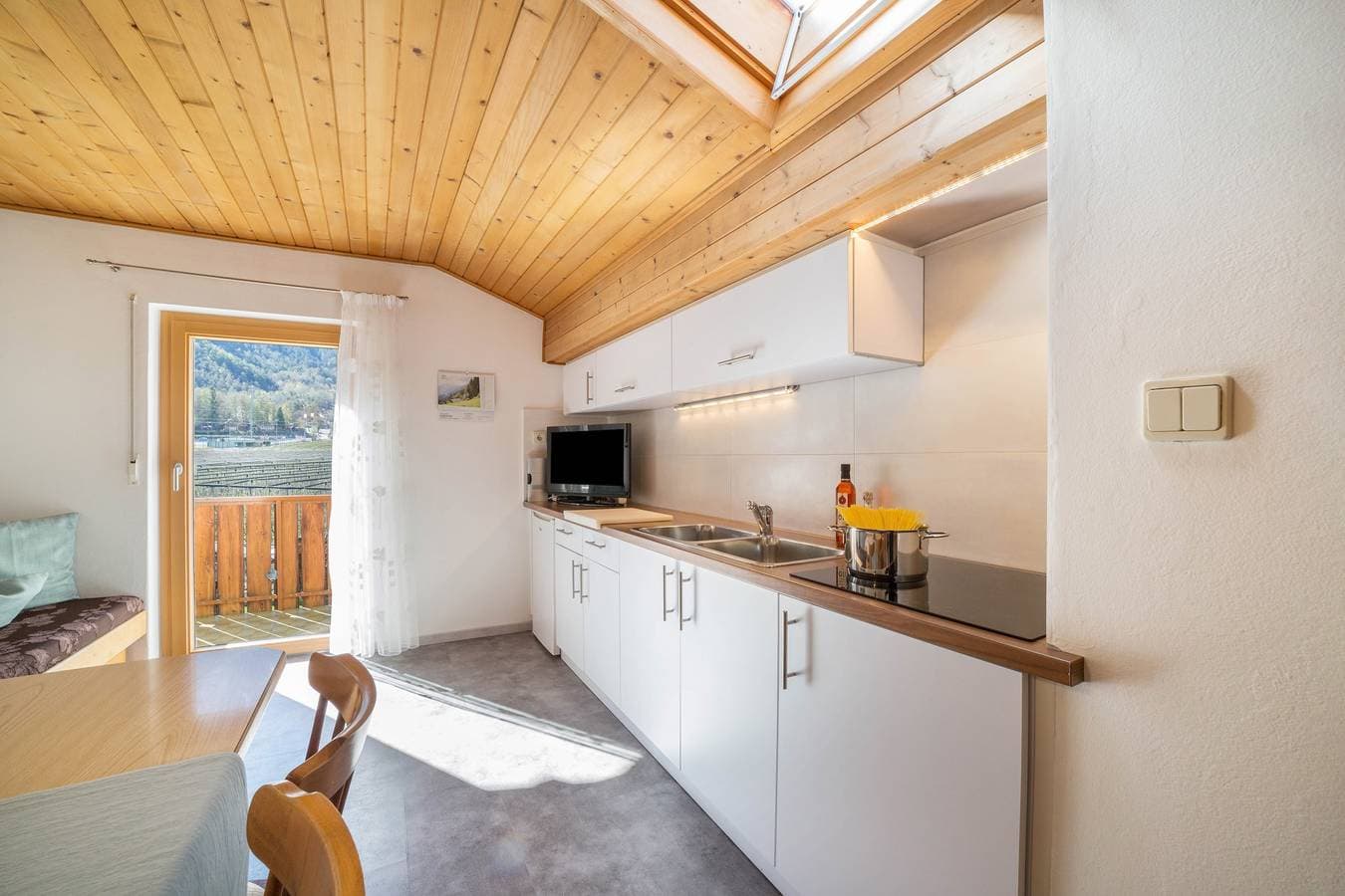 Foto 2 von 23: Ferienwohnung 'Typ A Pöder's Haus' mit Bergblick, Gemeinschaftsgarten und WLAN