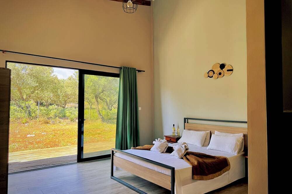 Foto 4 von 21: Minimalist  home with common pool