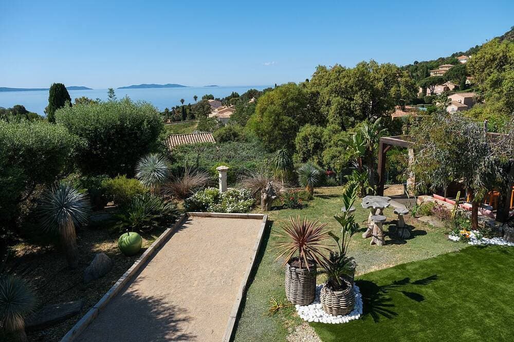 Foto 5 von 30: Herrliche Aussicht Villa Meer, den Pool, 300 m vom Strand, Bootsmotor 12m,