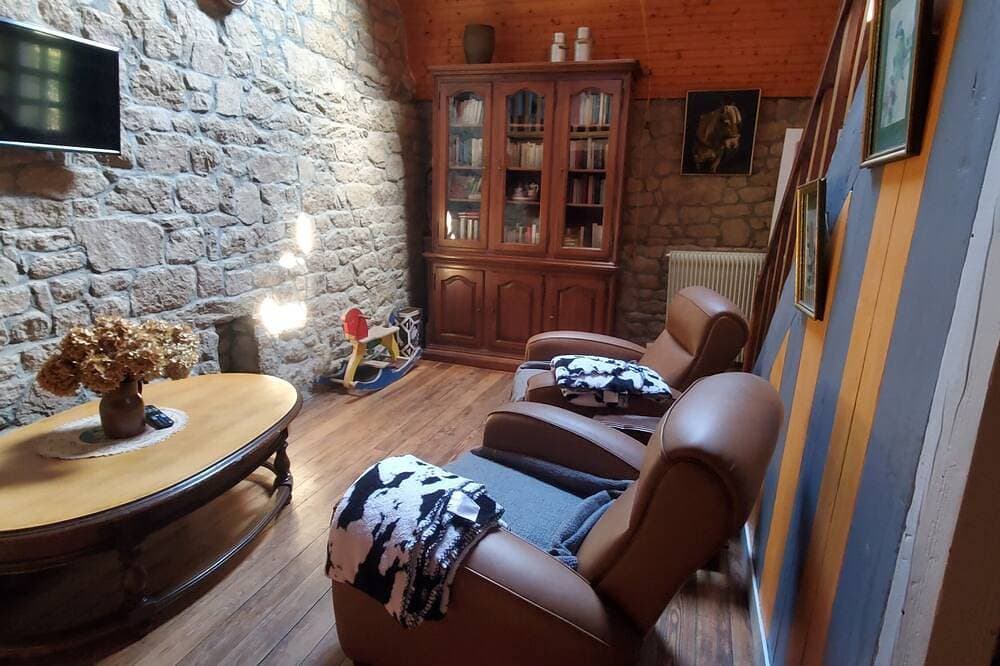 Foto 10 von 21: Quiet gîte on the edge of a forest, ideal for families with pets except cats.