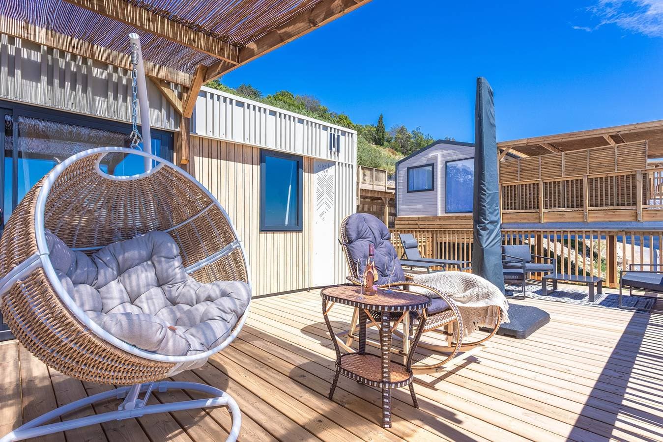 Foto 4 von 41: Bungalow 'Domaine Ile D'or, Segur 8' mit Meerblick, Gemeinschaftspool und privater Terrasse