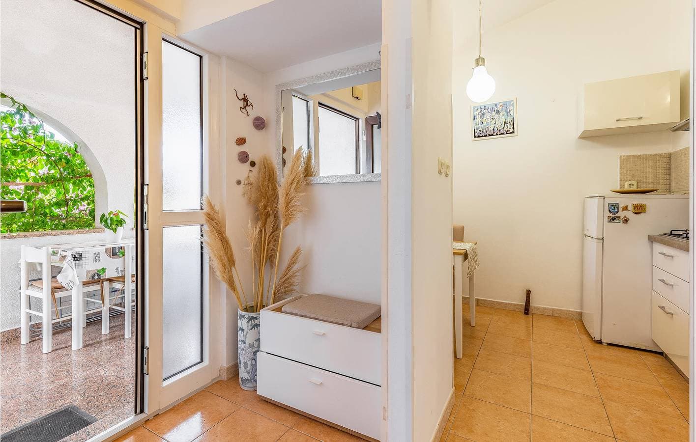 Foto 7 von 28: Gemütliche Ferienwohnung mit Terrasse, Parkplatz und WLAN in der Nähe des Strandes Bijela