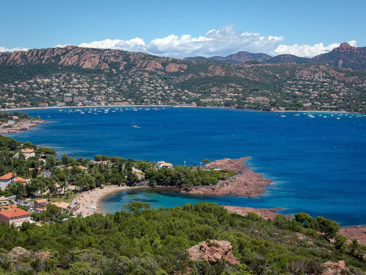 Foto 11 von 12: Au Coeur de Saint-Raphaël: Studio pour 3, Climatisé, Balcon à 50m de la Plage, WiFi, Parking Dispo