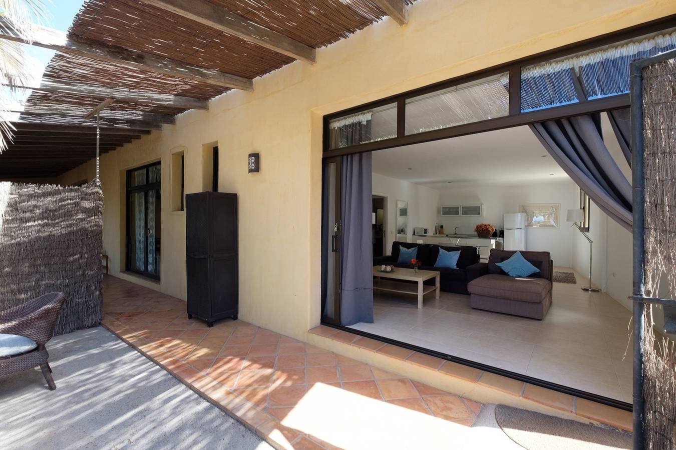 Foto 5 von 23: Einladende Ferienwohnung "Flamboyán" mit Meerblick, Pool, WLAN