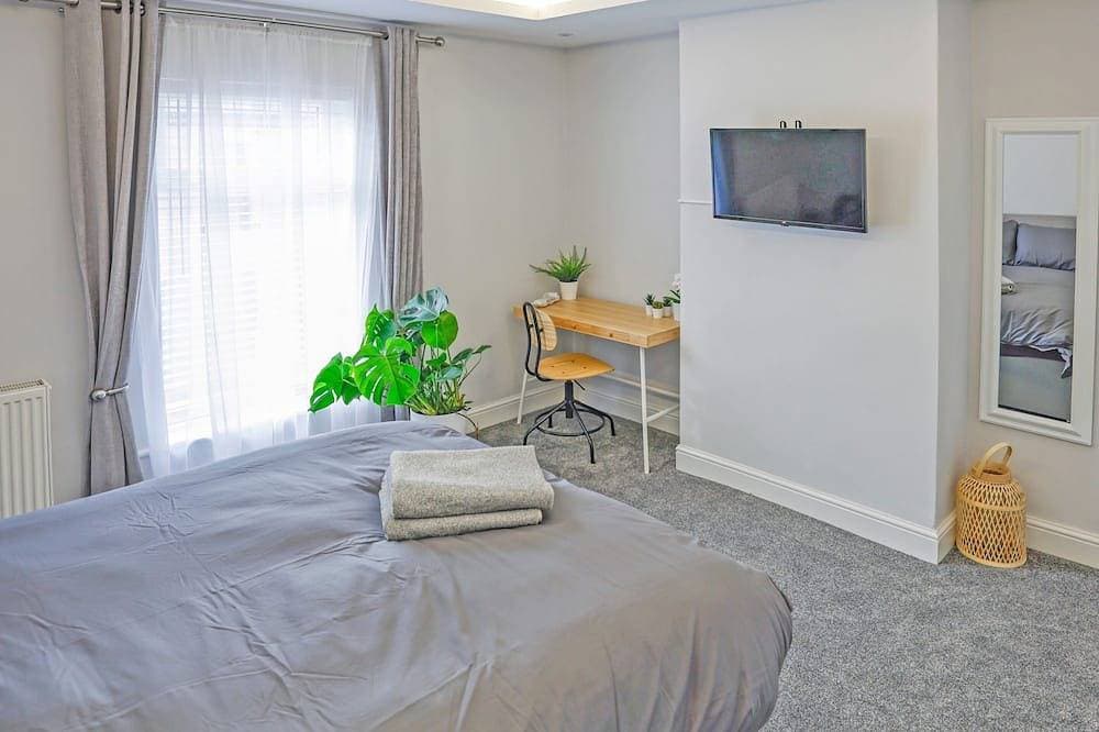 Ferienhaus-Modern-Eigenes Badezimmer-Strassenblick 1