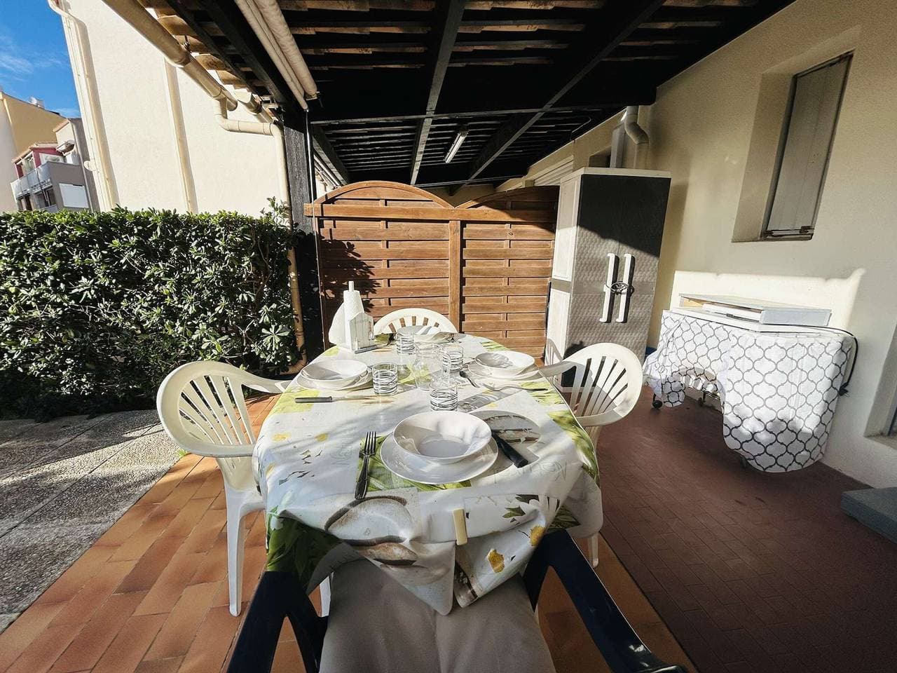 Foto 11 von 15: Studio für 4 Personen mit Pool, 600m vom Strand in Cap d'Agde, Parkplatz, Zentrale Lage