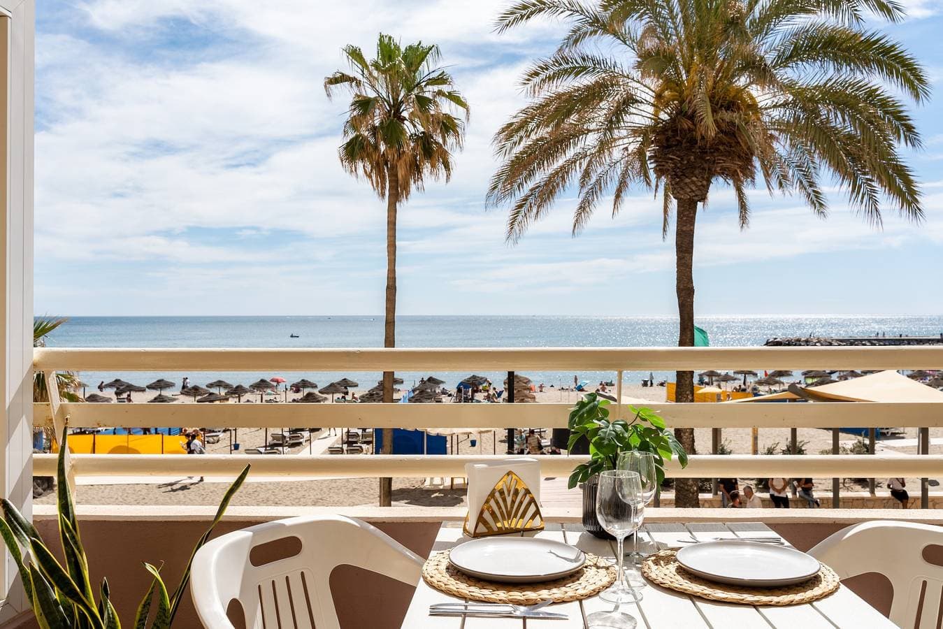 Foto 2 von 27: Studio-Apartment „Beach Front Holiday Studio“ mit Meerblick, privater Terrasse & WLAN