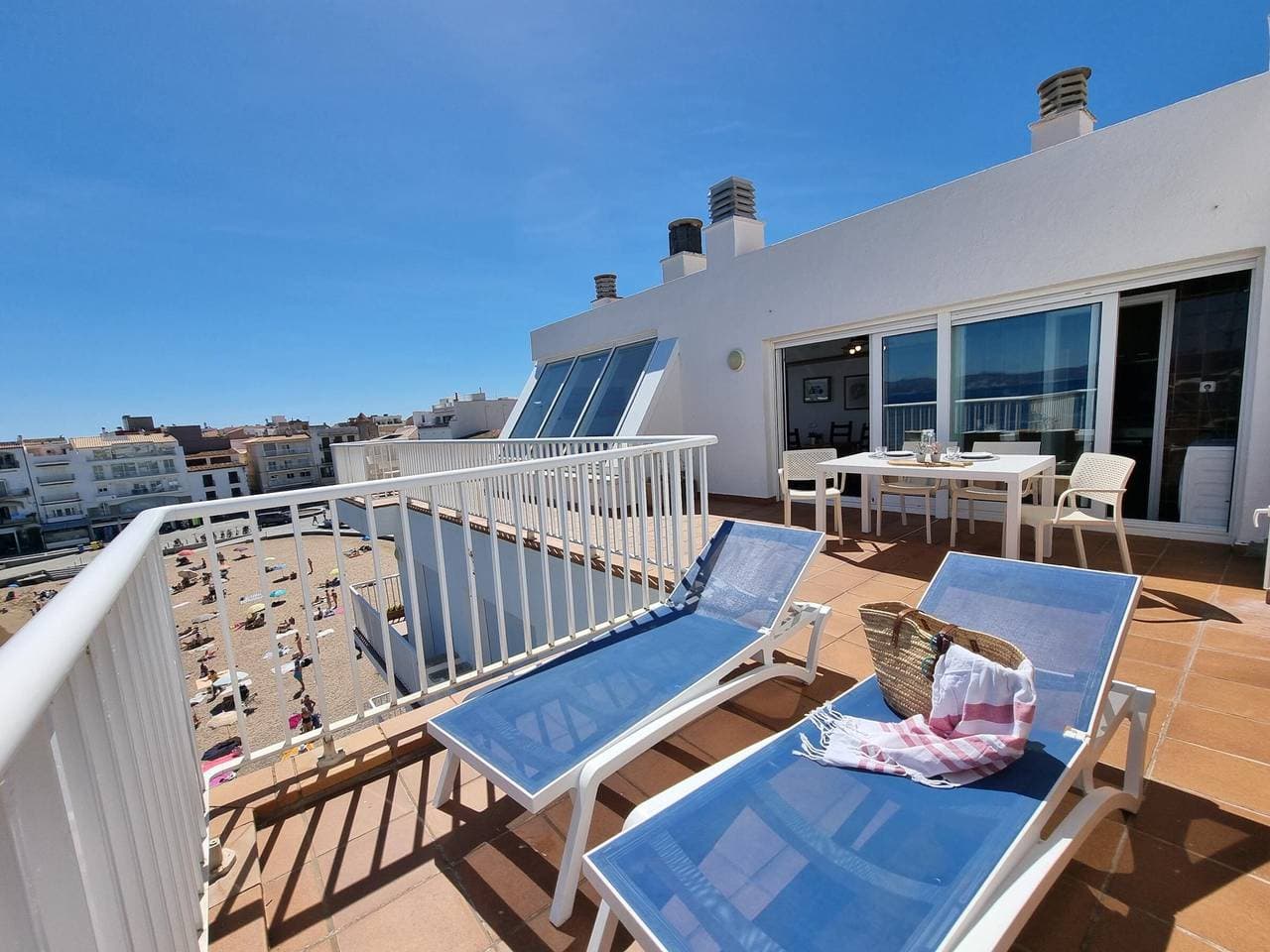 Foto 3 von 22: 3-Zimmer-Wohnung mit Panoramaterrasse, nah am Strand in L'Escala