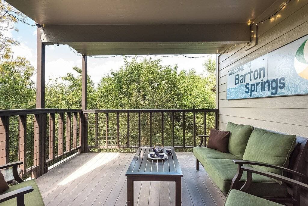 Überdachte Terrasse mit Blick; 2 Blocks zum Park, Springs, Trails, River; 2 mi in die Innenstadt! 1