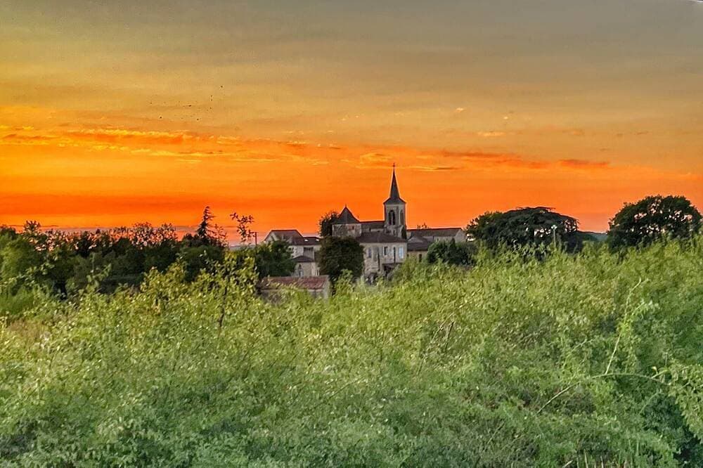 Foto 12 von 18: Country house surrounded by vineyards close to amenities