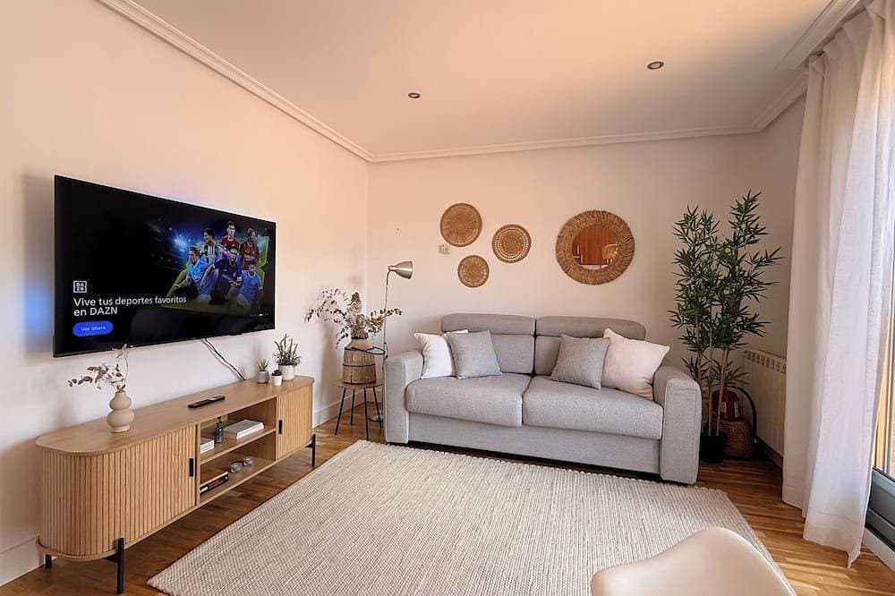 Foto 7 von 20: Hórreo Apartment in downtown Cangas with a terrace and mountain views.