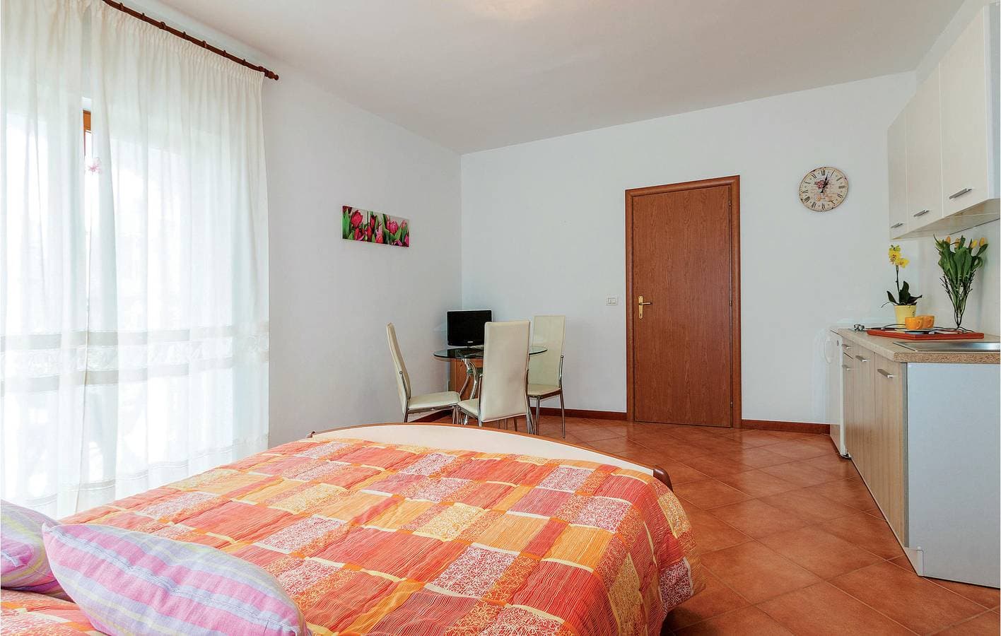 Foto 6 von 18: Gemütliche Ferienwohnung mit Terrasse, Parkplatz und WLAN in der Nähe des Caffè Bar Porto