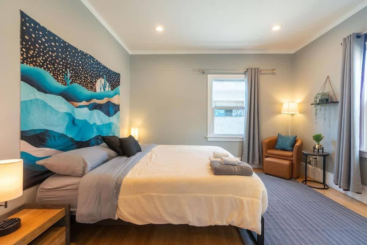 Oak Manor - Chic & Stylish 2BR Apartment Retreat 1