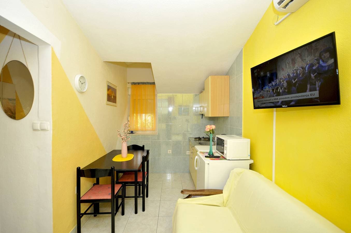 Foto 9 von 16: 1-Zimmer-Ferienwohnung mit Terrasse und Meerblick Okrug Donji, Ciovo A-13732-a