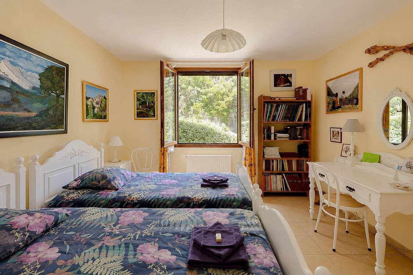 Foto 13 von 23: Gästezimmer 'Tromelin' mit privater Terrasse, WLAN und Ladestation für Elektrofahrzeuge