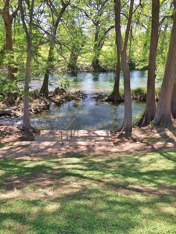 Foto 9 von 48: Gemütliche Wohnung auf der Guadalupe in New Braunfels, Ultra-Private End Unit!