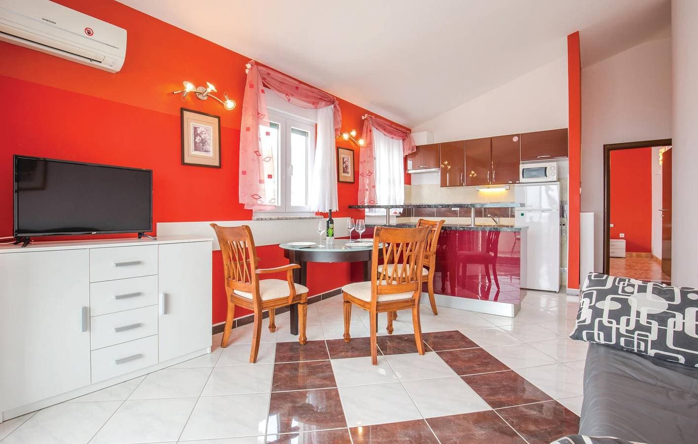Foto 10 von 22: Urlaub am Meer: Modernes Apartment mit Terrasse, Parkplatz und WLAN in Makarska