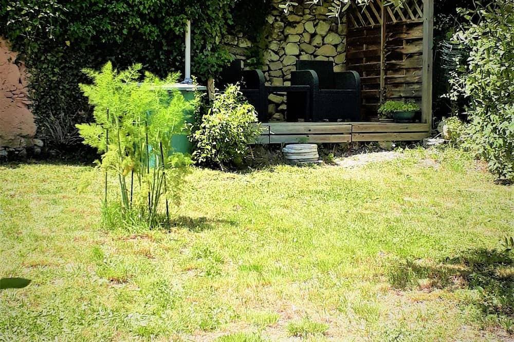 Foto 11 von 11: In the heart of a medieval French village. One bed apartment. Pet friendly