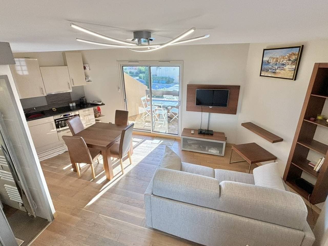 Foto 2 von 20: Moderne 2-Zimmer-Wohnung mit Balkon und Parkplatz in La Londe-les-Maures