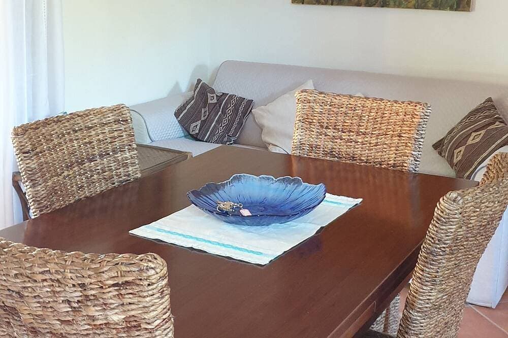 Foto 11 von 19: Very close to the Cinta beach house with large lawn garden.