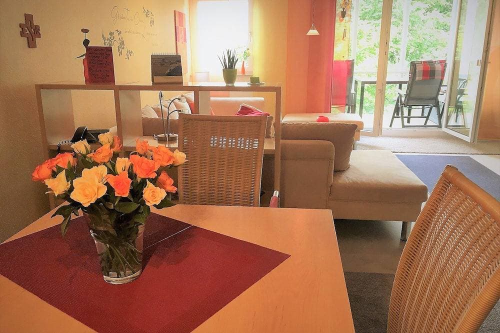 Foto 6 von 30: Exklusive, seenahe Ferienwohnung in einer Wohnanlage mit parkähnlichem Garten