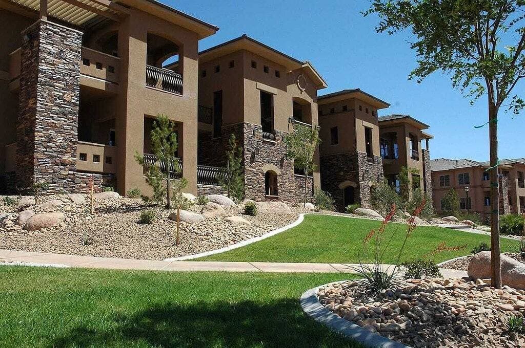 Foto 6 von 21: Dreamy 2-bedroom condo with sweeping desert views