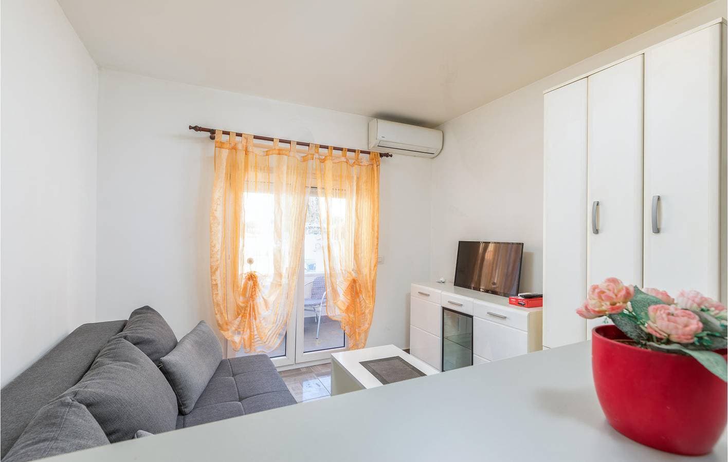 Foto 7 von 22: Charmantes Apartment mit Terrasse in Strandnähe – WLAN und Parkplatz inklusive!