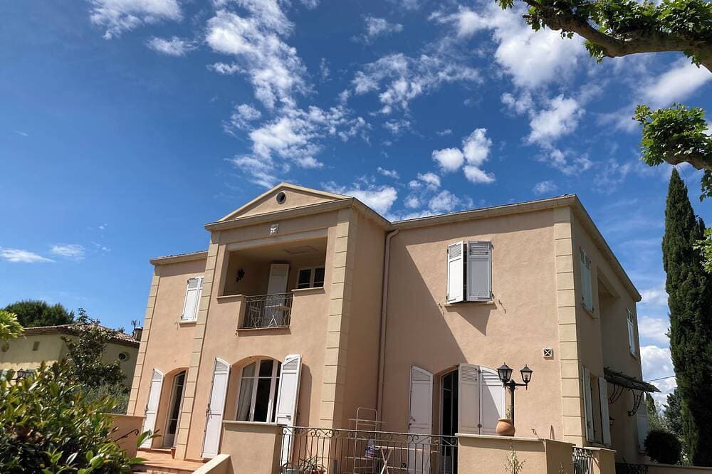 Foto 10 von 28: Au Cœur de la Provence Superbe Maison de 230m2jardin 2500m2 Jacuzzi11 Couchages