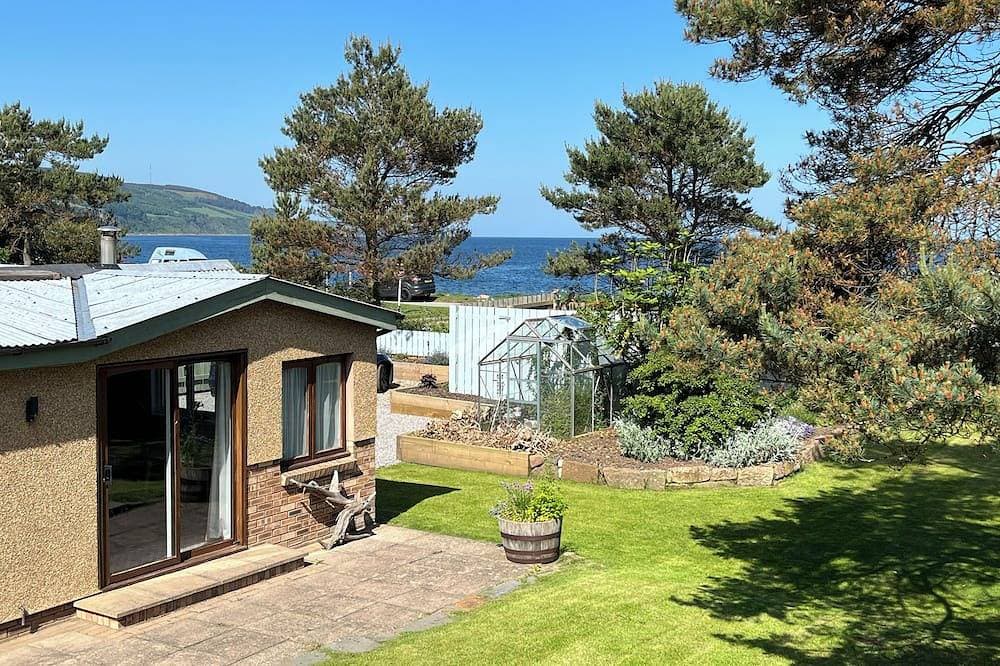 Seaside cottage by a sandy beach - dolphins, golf, near Inverness and Loch Ness 1