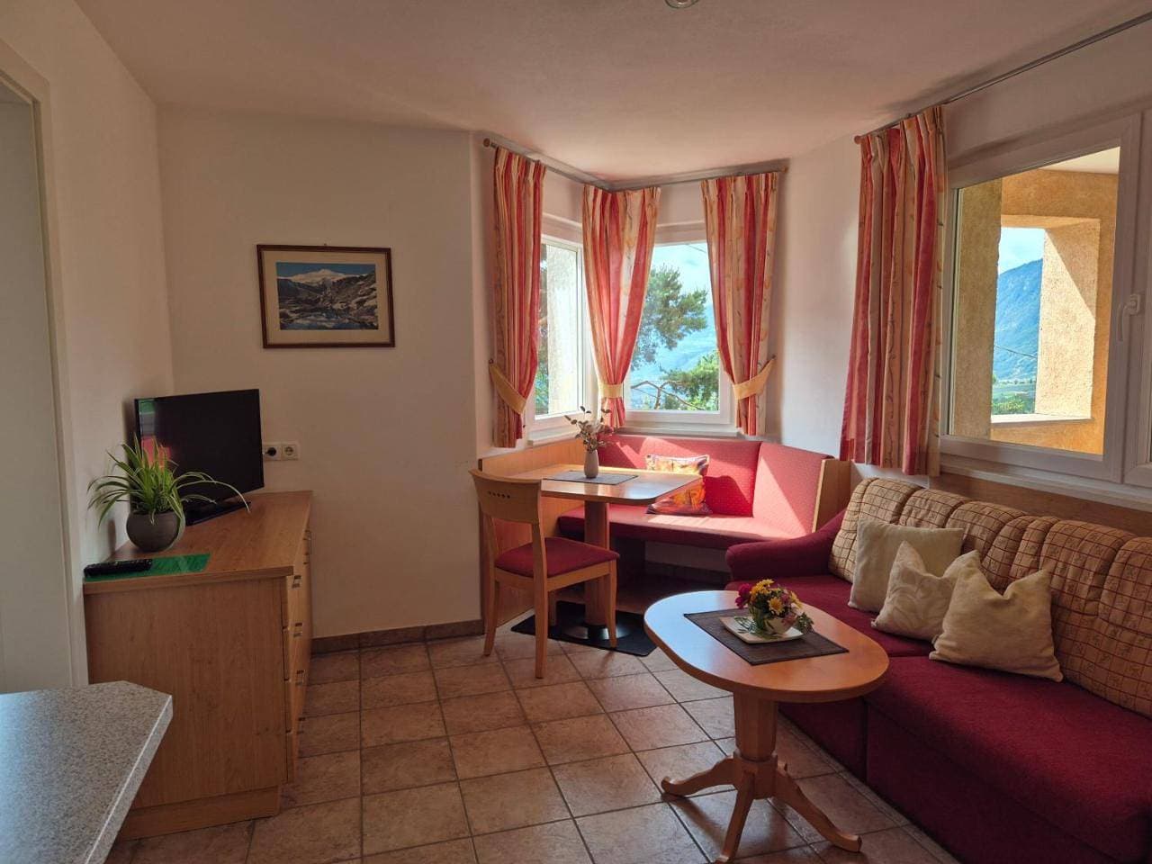 Foto 7 von 13: Large One-Bedroom Apartment (2 Adults)