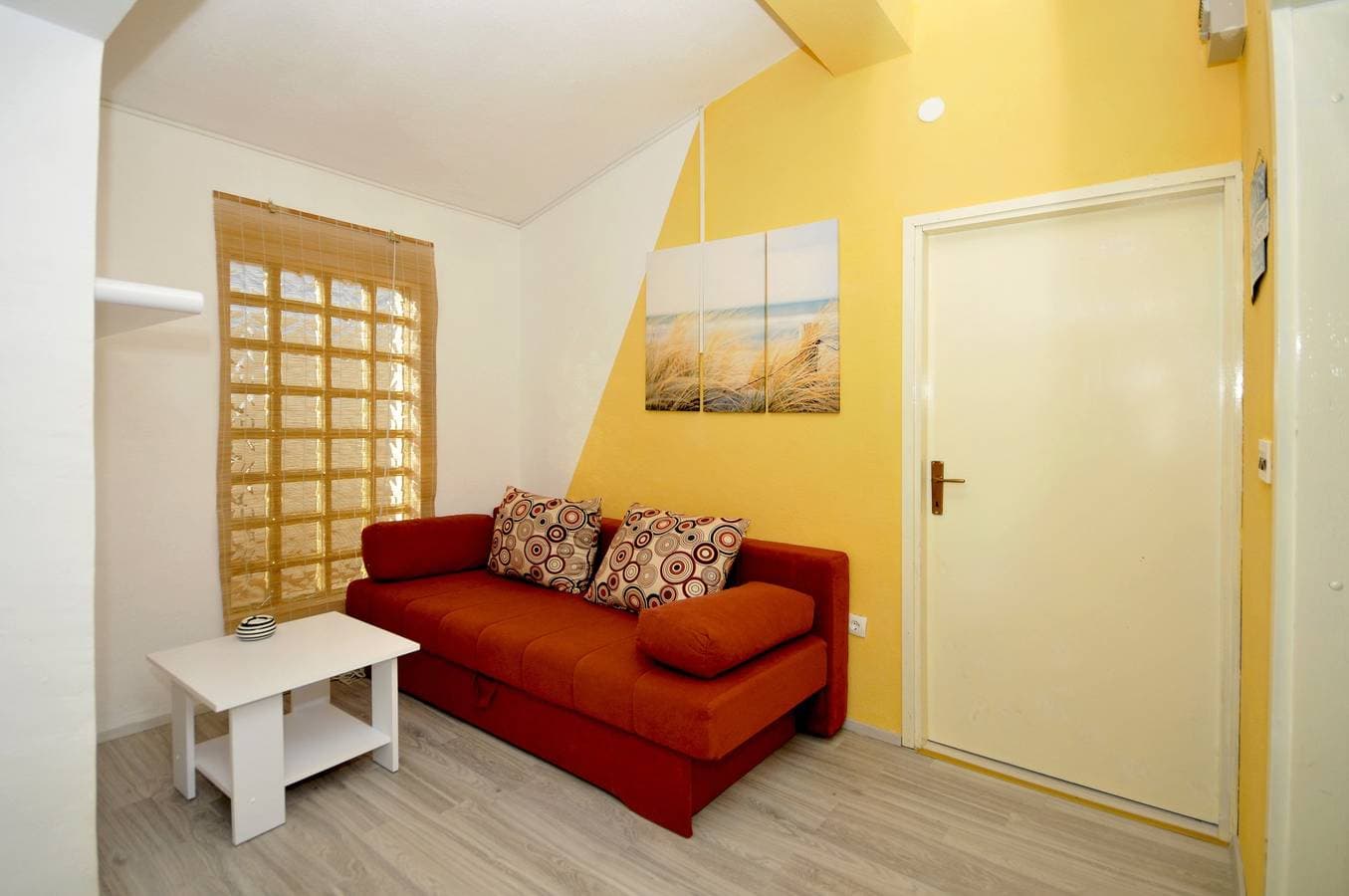 Foto 7 von 16: 1-Zimmer-Ferienwohnung mit Terrasse und Meerblick Okrug Donji, Ciovo A-13732-a