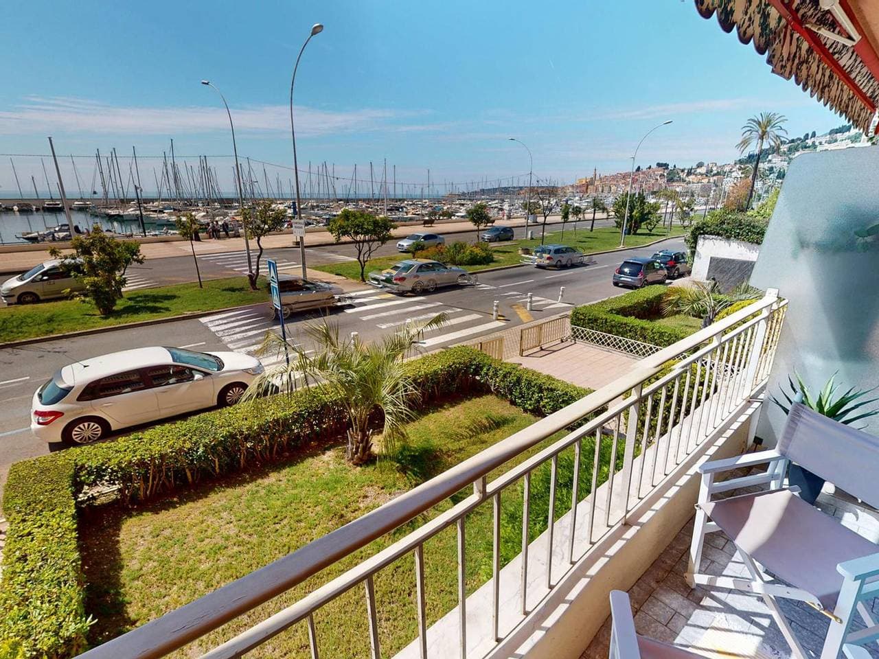 Foto 2 von 17: Geräumiges renoviertes 2P mit Meerblick, Terrasse und Garage